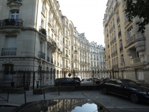 Beautiful apartments next to the abandoned railway in the 16th arrondissment