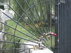 At the beginning of the stroll were the abominable locks which are defacing Paris!