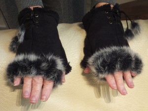 Linda's major purchase today in Paris...glovettes!