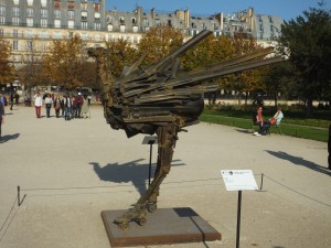 A turkey statue in the Tuileries.