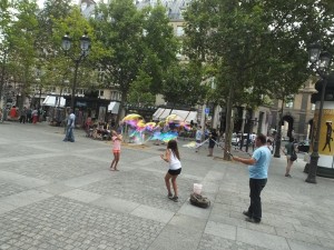 Always the bubble man in the area around Le Palais Royale.