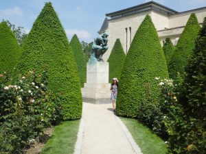 Another view of The Thinker and the beautiful garden atmosphere.