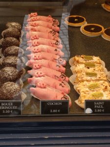 Rue Montorgeuil is a famous food street with dozens of eating establishments and patisseries (bakeries). Here's some little cakes made in the shape of pigs or Cochen.