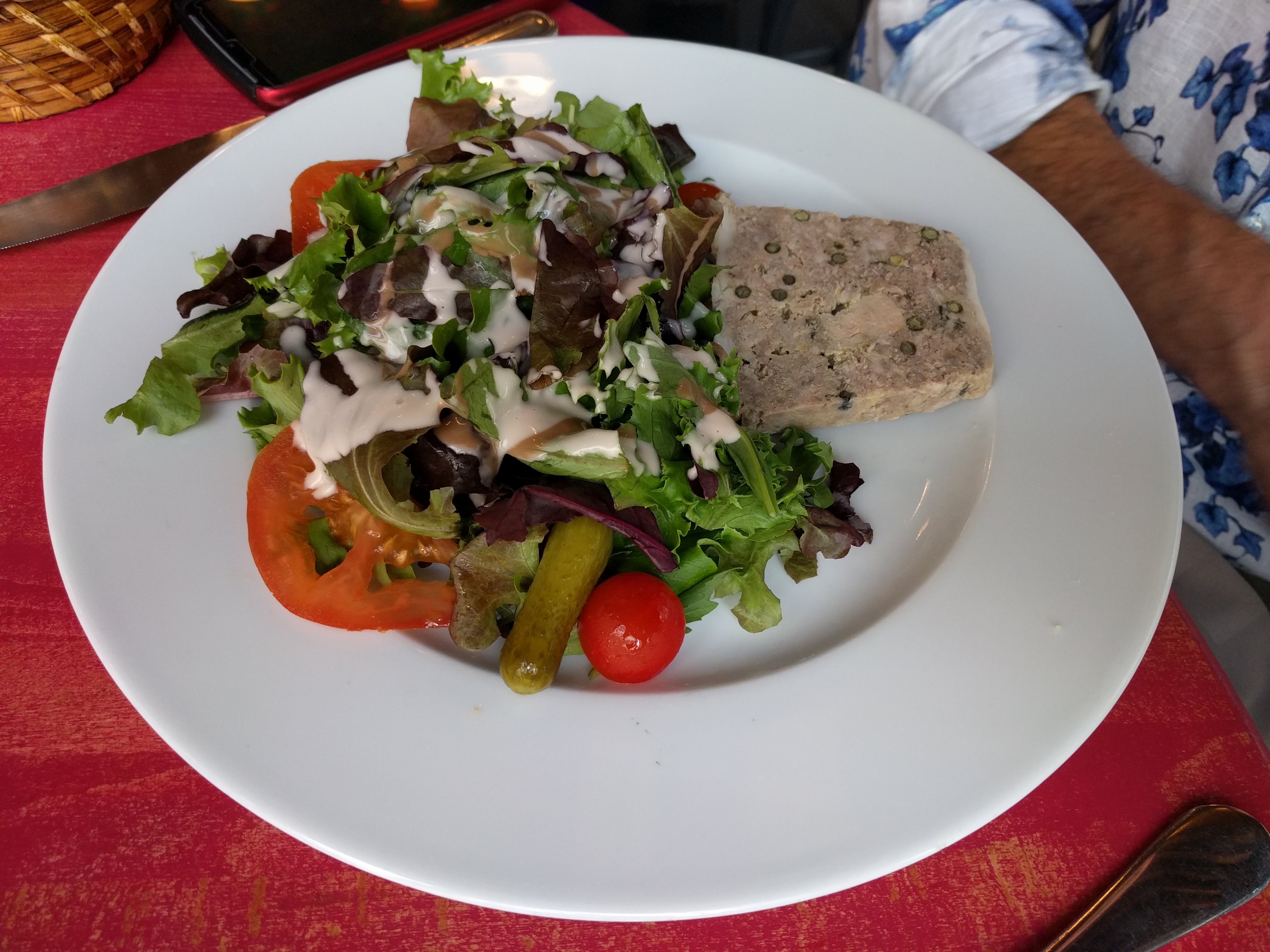 Salad starter which is called an entree on French menus