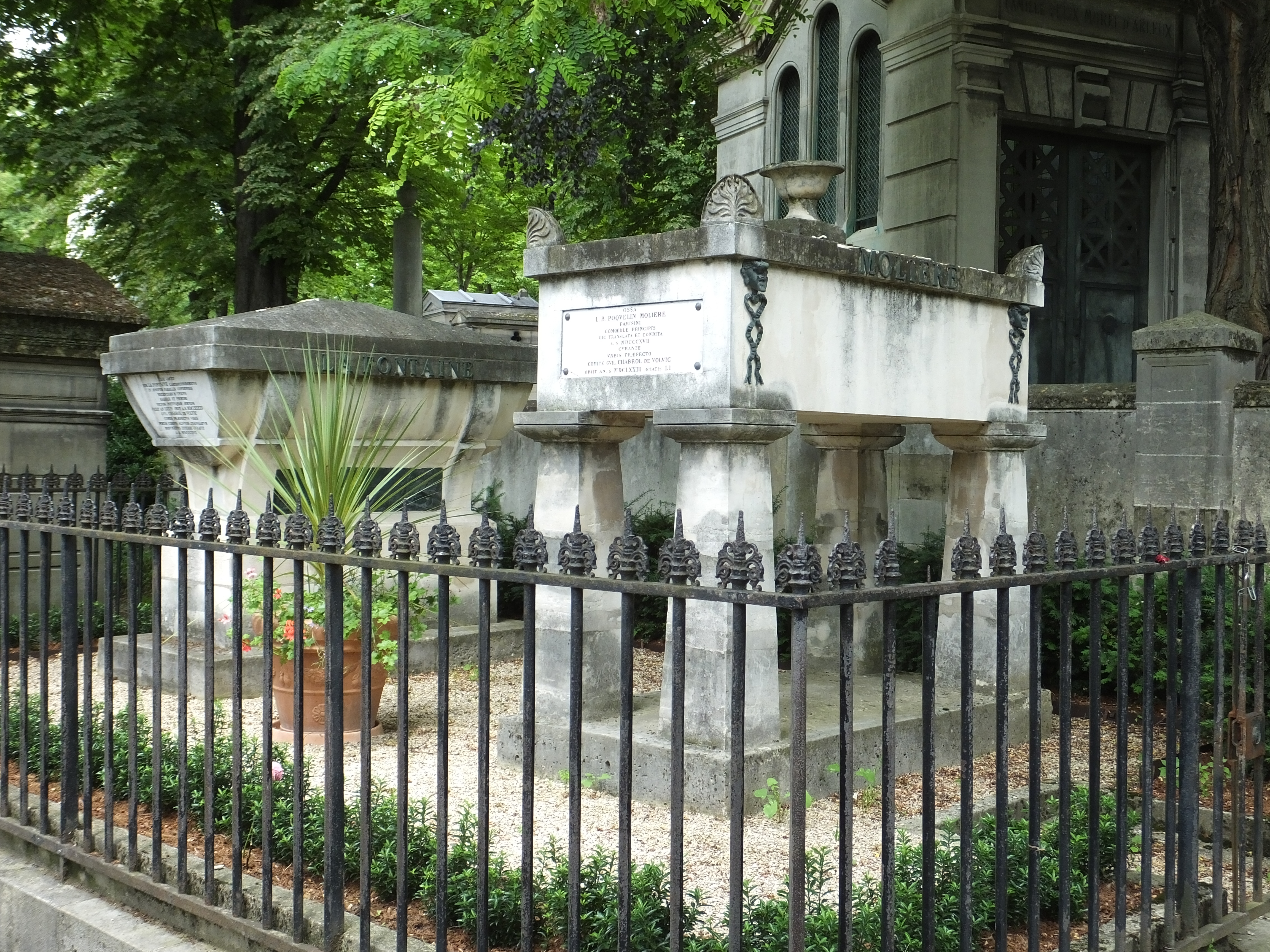 Companion graves of Moliere and La Fontaine